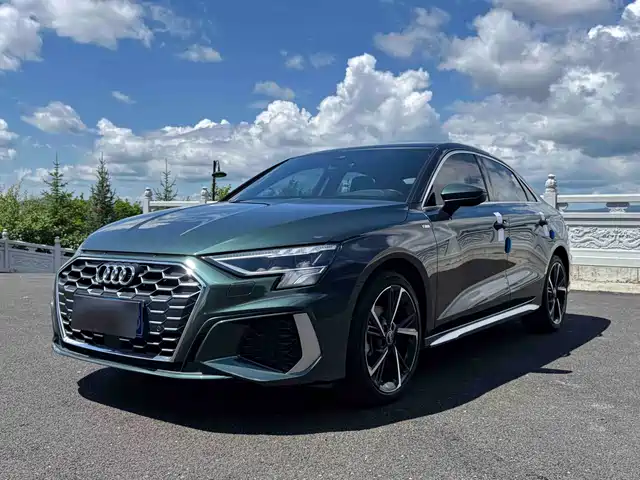 Audi A3 A3L Limousine 35 TFSI, Стиль Спорт