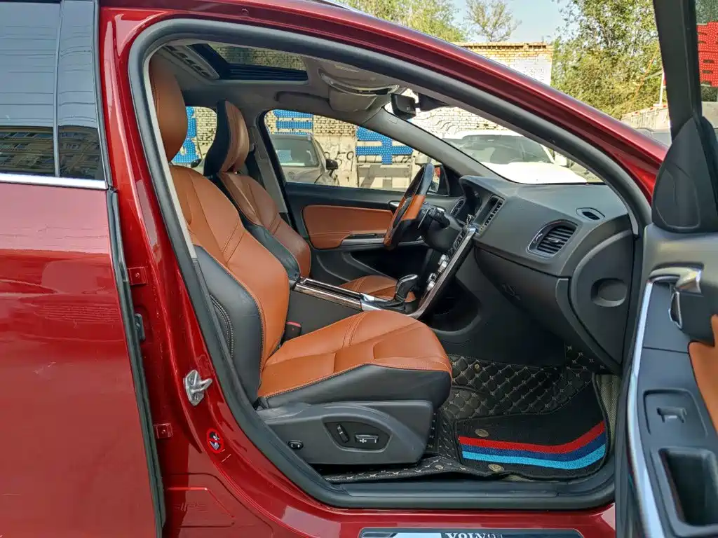 Фото 8 - Volvo V60