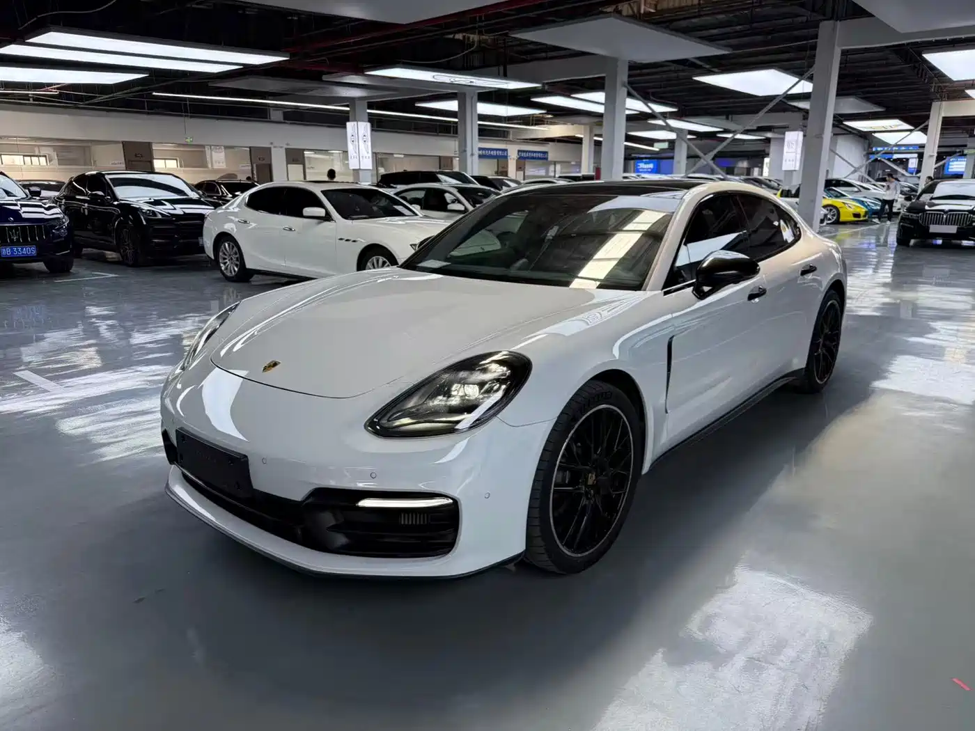 PORSCHE PANAMERA