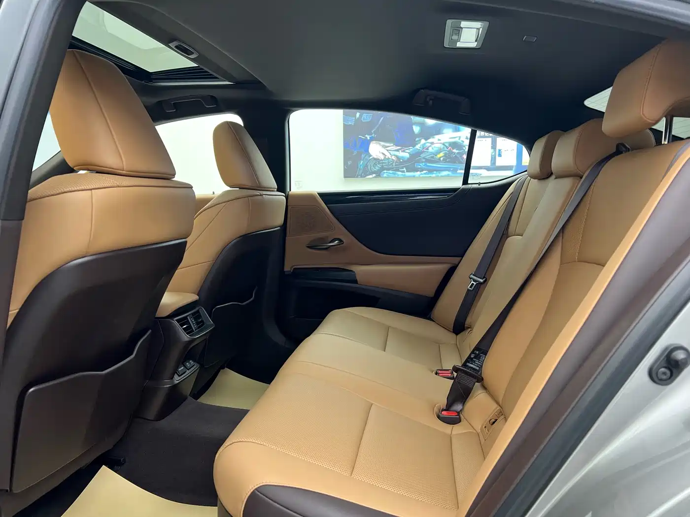 Lexus ES 2020 300h Ultimate Edition фото 9