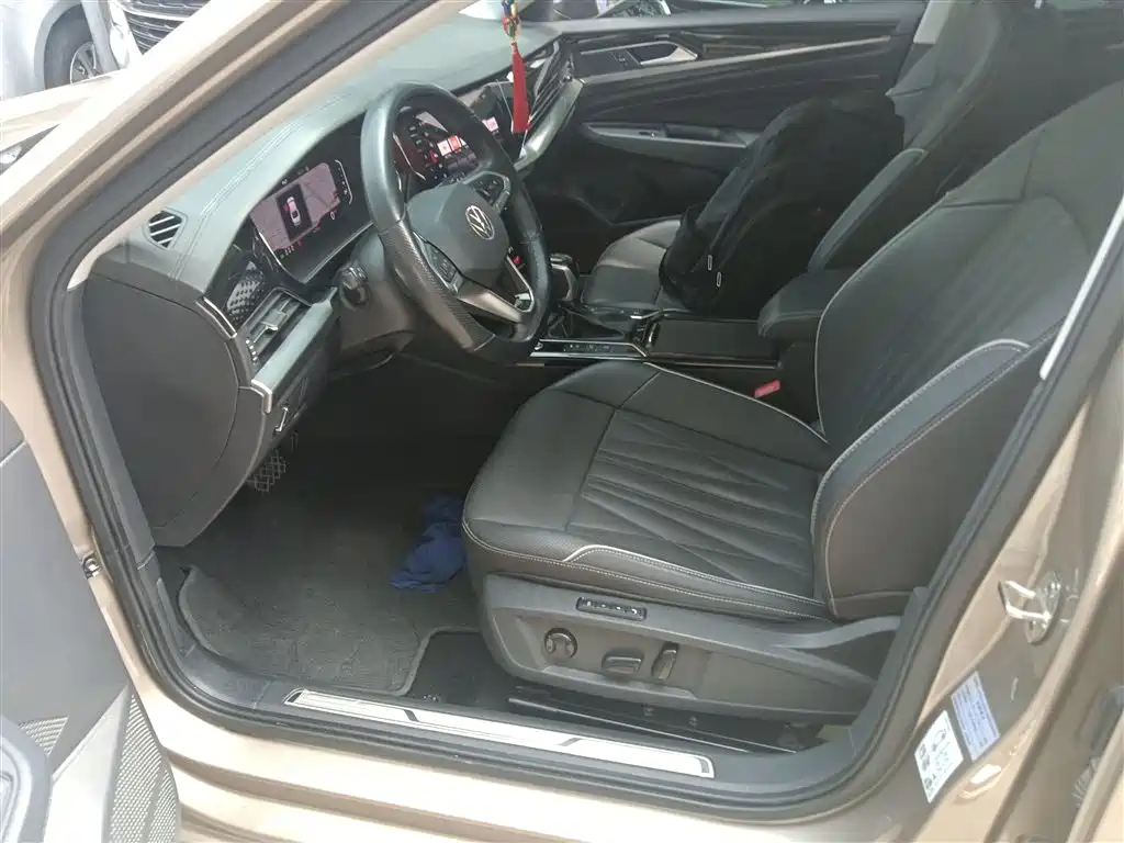 Volkswagen Passat 2022 330TSI Premium Edition фото 15