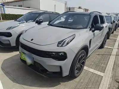 Lynk & Co 01