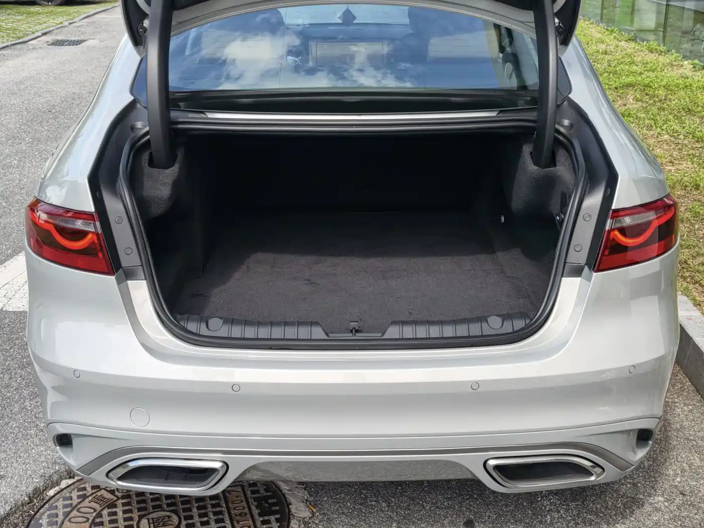 Jaguar XFL 2025 2025 2.0T P250 FWD Luxury Edition