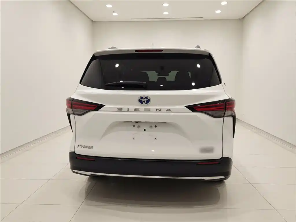 Toyota Sienna 2023 2.5L Hybrid Premium Edition фото 6