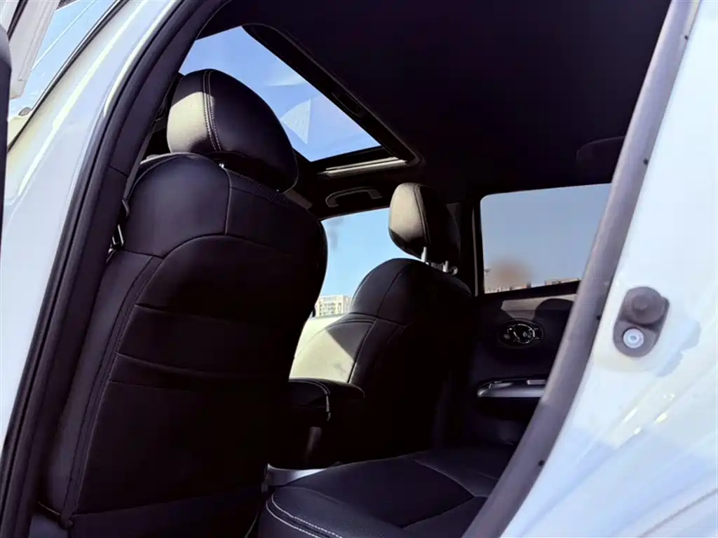 INFINITI ESQ