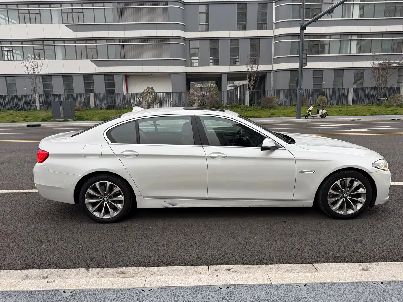 BMW 5 Series 2017 525Li Leading Edition фото 7