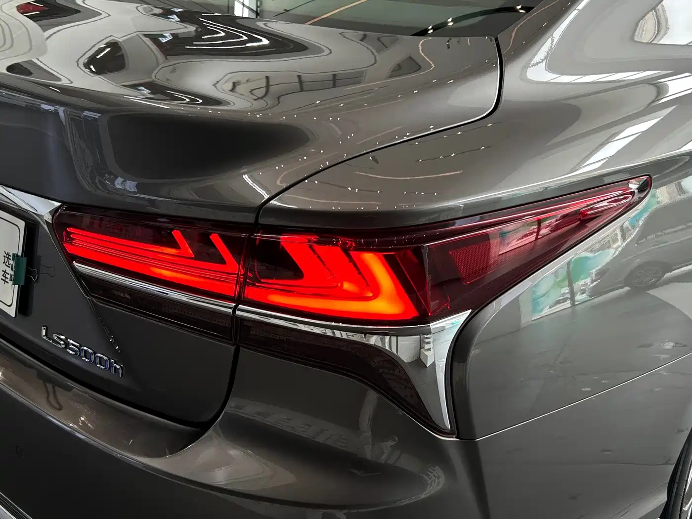 Фото 30 - Lexus LS