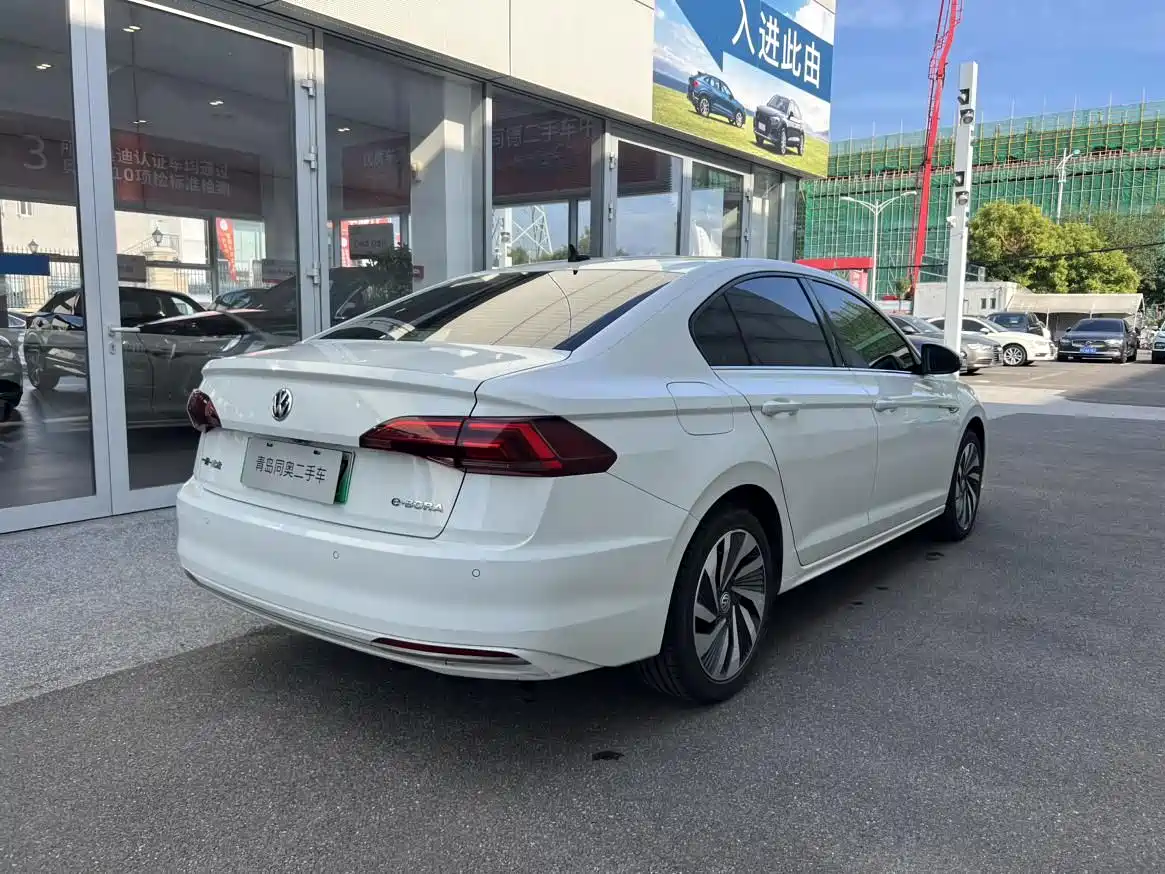 VOLKSWAGEN BORA PURE ELECTRIC