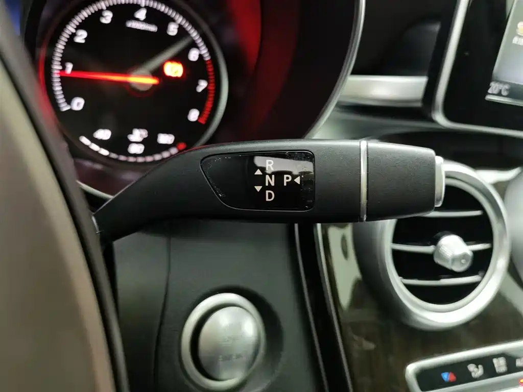 Mercedes-Benz GLC 2018 Facelift GLC 260 4MATIC Luxury фото 13