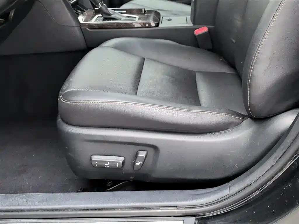 Toyota Camry 2016 2.0G 10th Anniversary Leading Edition фото 20