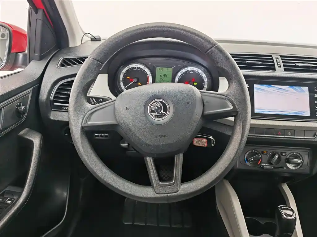 Škoda Fabia 2017 1.4L Auto Car Enjoy Edition фото 11