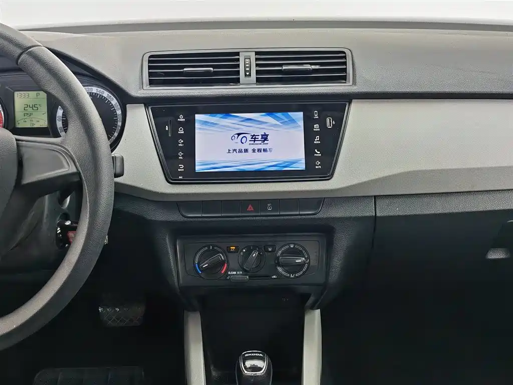 Škoda Fabia 2017 1.4L Auto Car Enjoy Edition фото 12