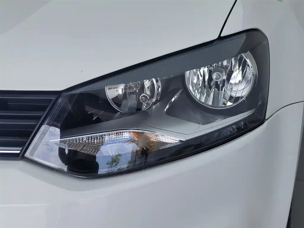 Volkswagen Polo 2018 1.5L Manual Safe Drive фото 7