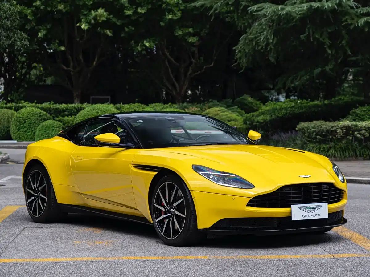 Фото 3 - Aston Martin DB11