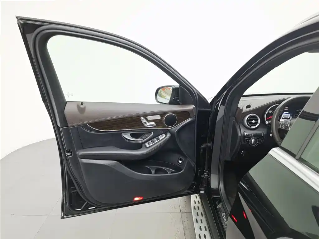 Mercedes-Benz GLC 2018 Facelift GLC 260 4MATIC Luxury фото 8