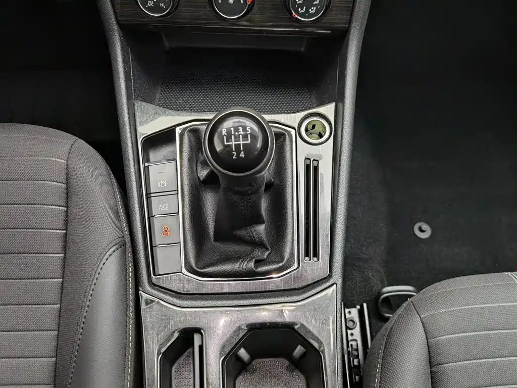 Volkswagen Lavida 2021 1.5L Manual Comfort Edition фото 13