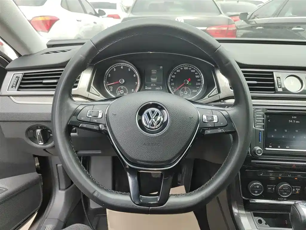 Volkswagen Passat 2016 330TSI DSG Executive Edition фото 7