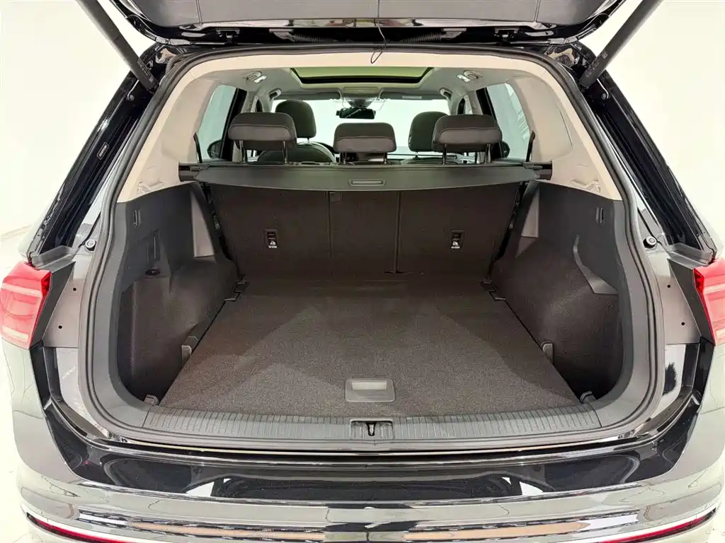 Volkswagen Tiguan L 2024 330TSI Automatic 2WD R-Line Premium Enjoyment Edition фото 14