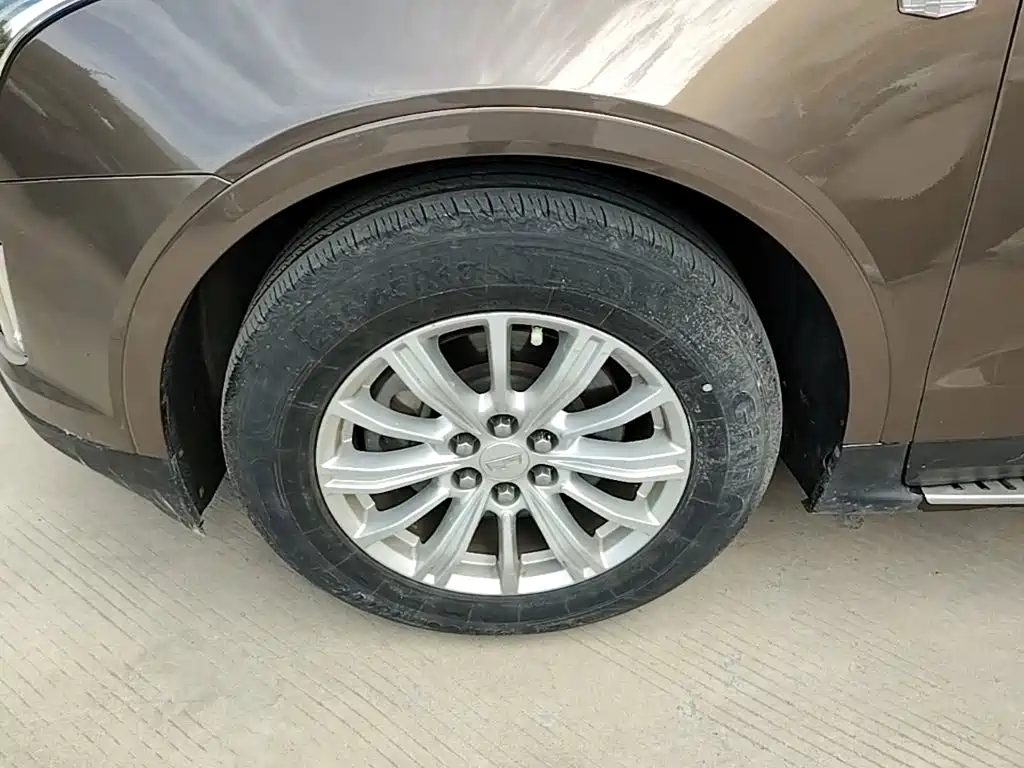Фото 23 - Cadillac XT5