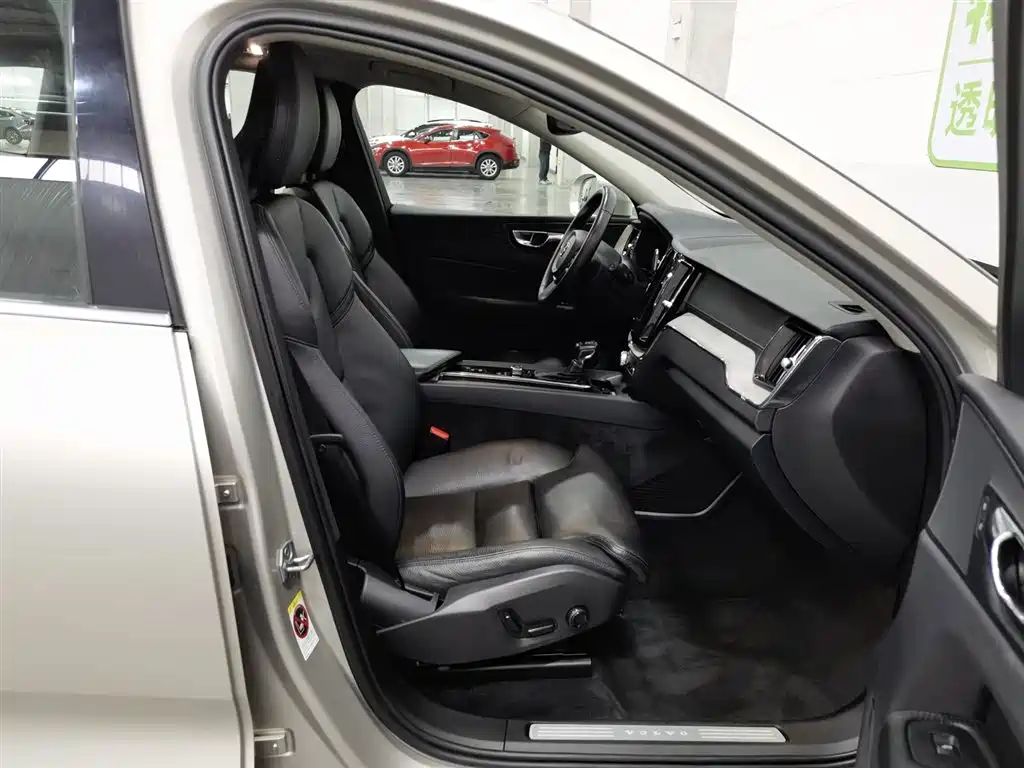 Volvo XC60 2018 T5 AWD Luxury Edition фото 23