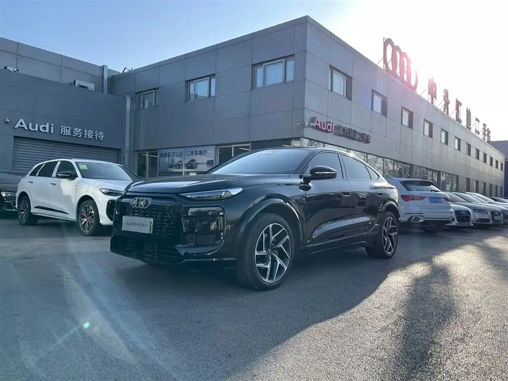 AUDI Q6L SPORTBACK E TRON