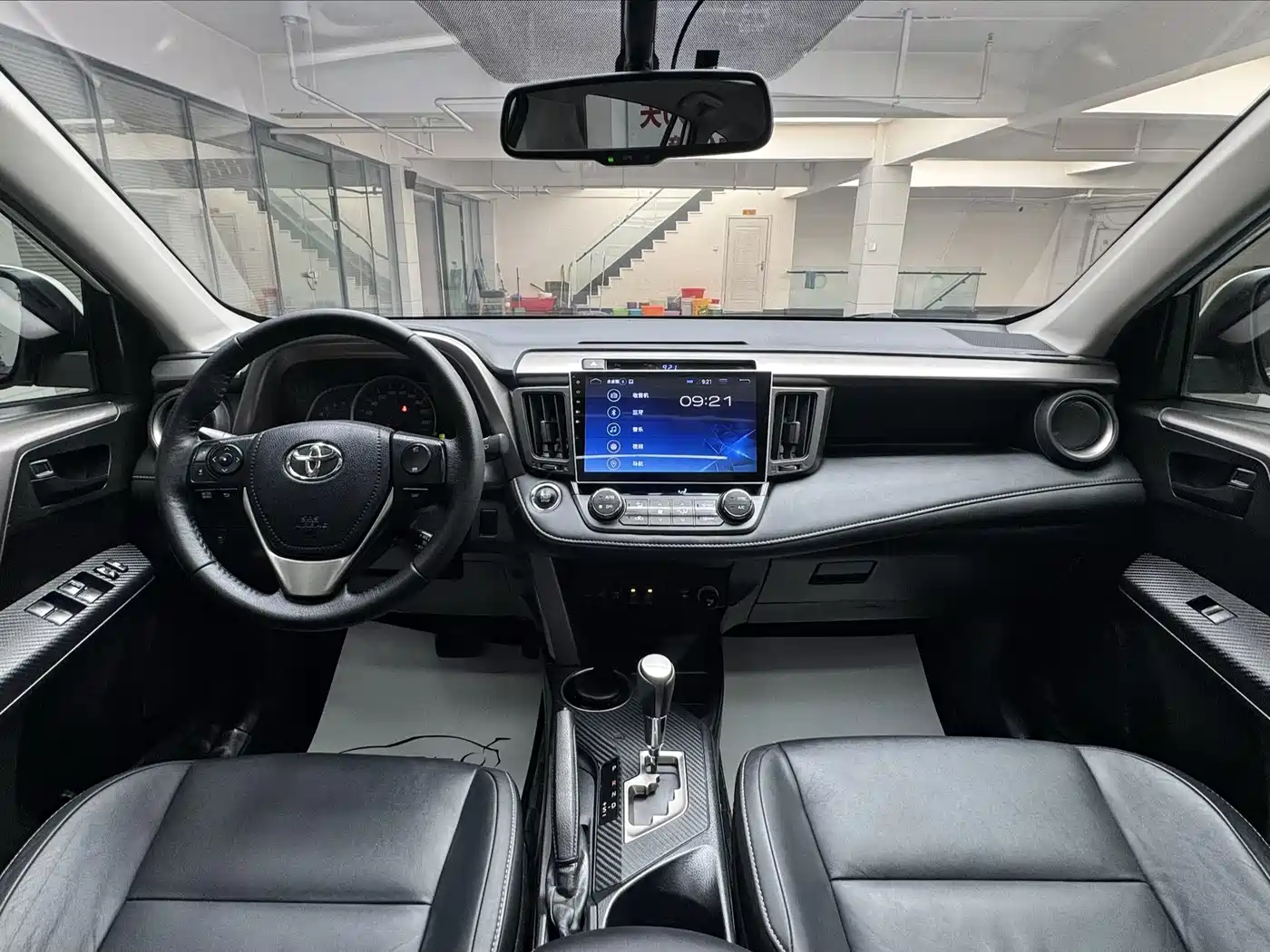 Toyota RAV4 Rongfang 2015 2.5L Automatic 4WD Elite Edition фото 9