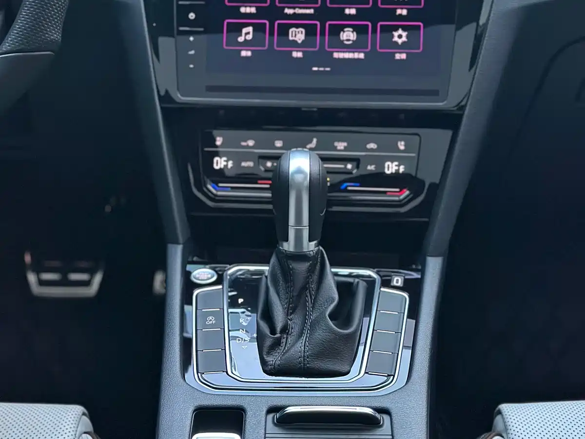 Volkswagen Magotan 2025 Facelift Public Edition 330TSI DSG Luxury фото 21