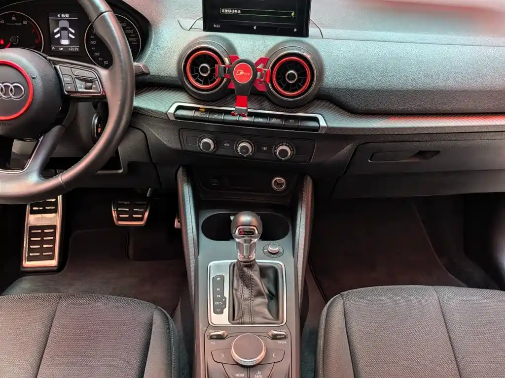 Audi Q2L 2018 35 TFSI Launch Exclusive Edition China VI фото 12
