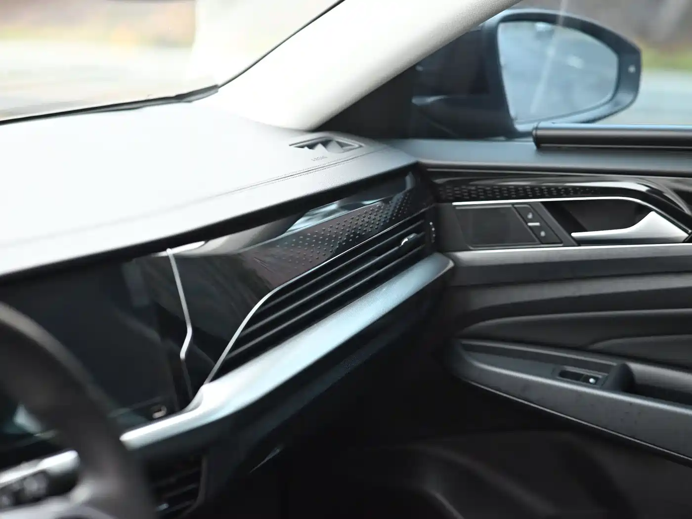 Volkswagen Passat 2023 330TSI Starlight Elite Edition фото 10