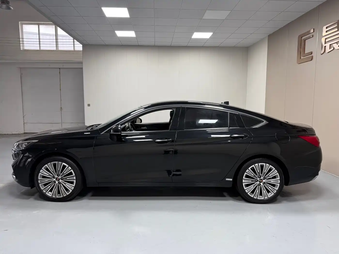 Hongqi H5 2022 Classic 1.5T DCT Flag Rhythm Edition фото 7