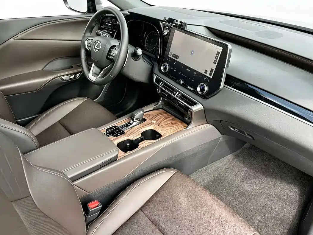 Photo 5 - Lexus RX