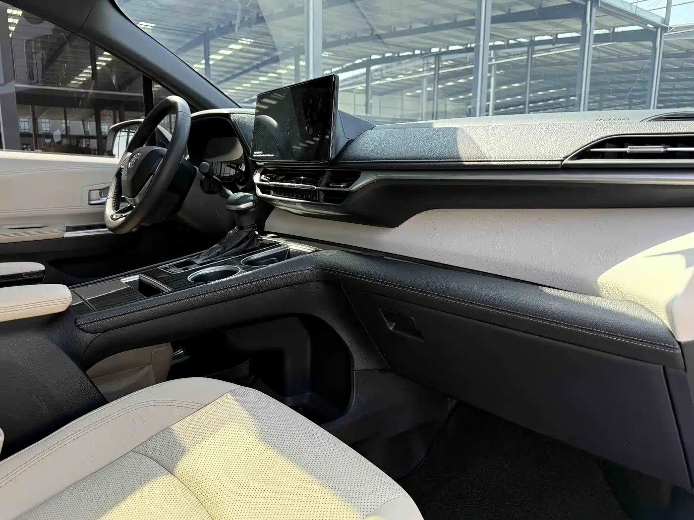 Toyota Sienna 2023 2.5L Hybrid Ultimate Edition фото 12