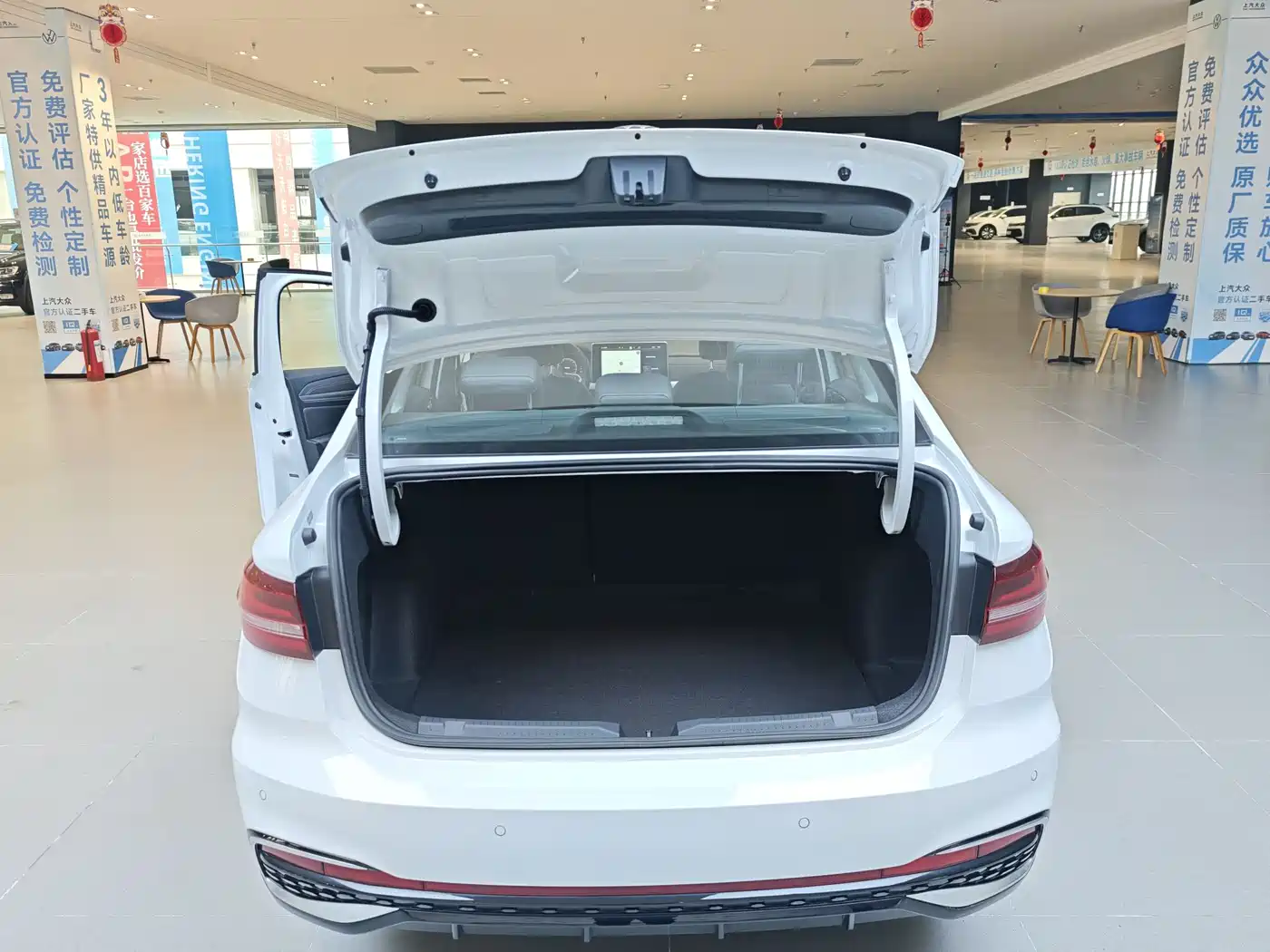 Volkswagen Lavida 2024 Model 300TSI DSG Starlight Leading Edition фото 7