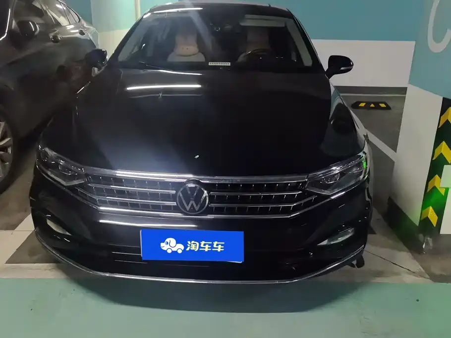 Photo 2 - Volkswagen Magotan