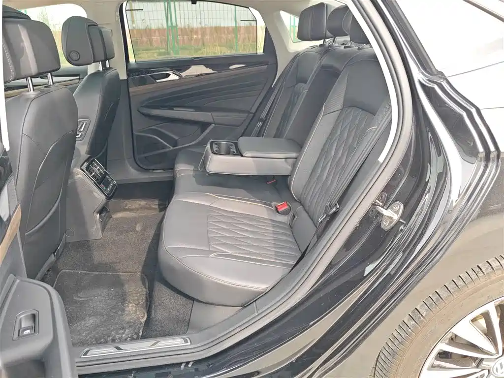 Volkswagen Passat 2019 330TSI Luxury Edition China VI фото 17