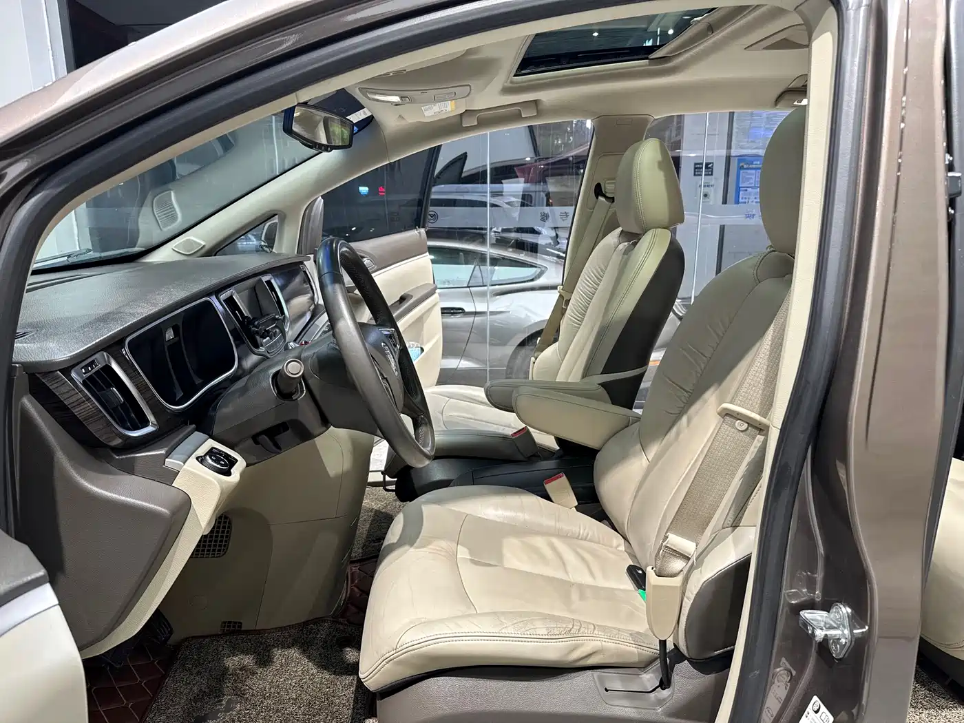 Buick GL8 2013 3.0L XT Luxury Business Flagship Edition фото 10