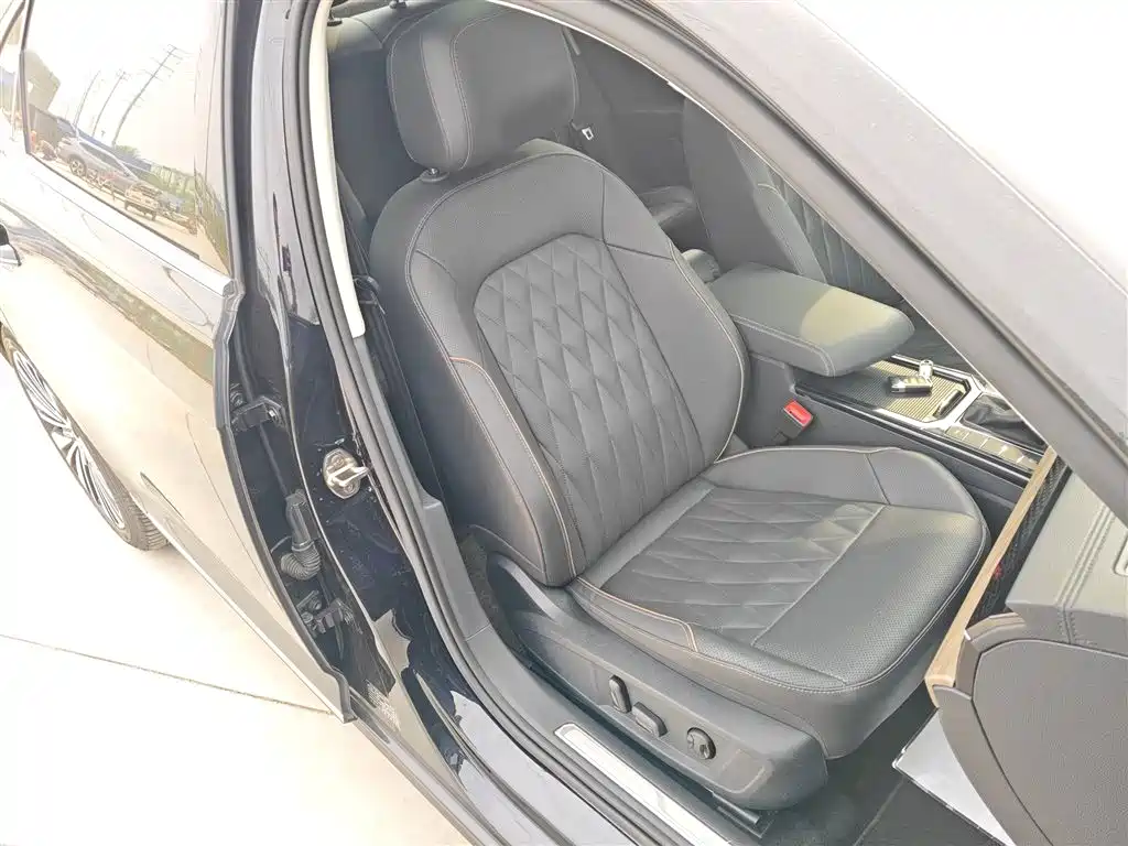 Volkswagen Passat 2019 330TSI Luxury Edition China VI фото 25