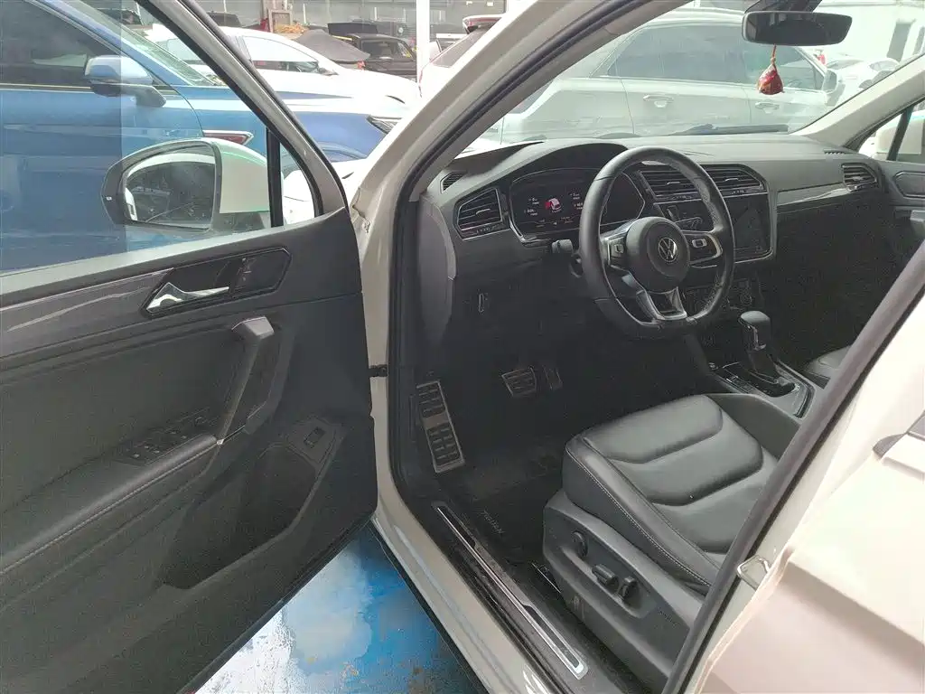 Volkswagen Tiguan L 2021 330TSI Automatic 2WD R-Line Premium фото 16
