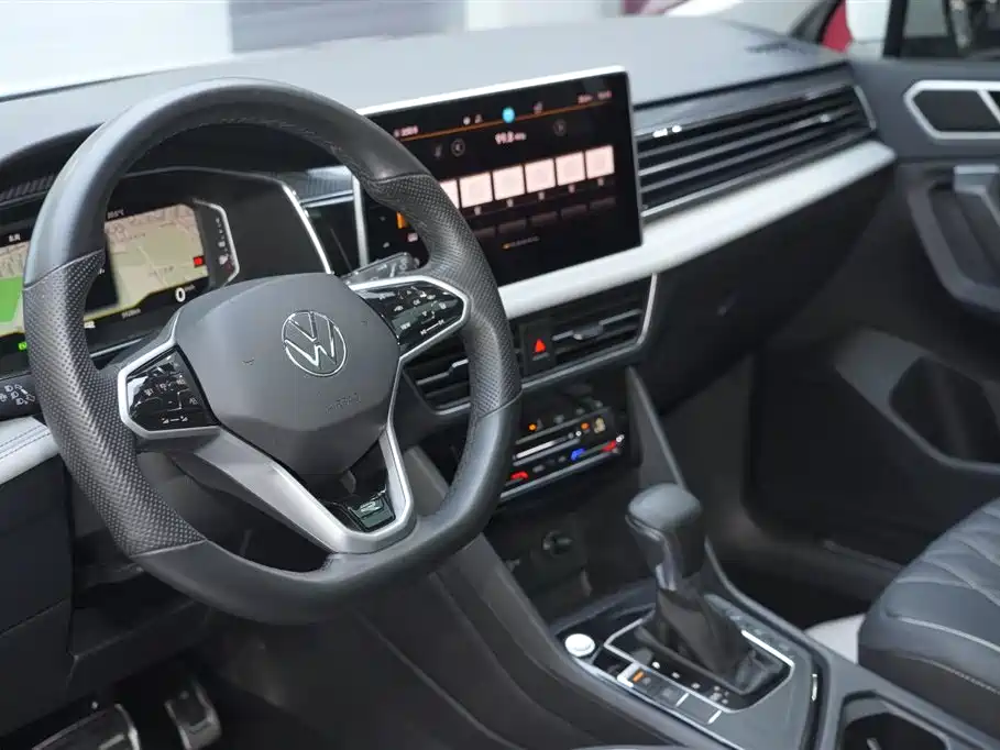Volkswagen Tiguan L 2023 Facelift 330TSI Auto FWD R-Line Premium фото 17