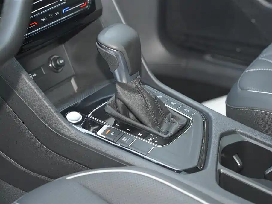 Volkswagen Tiguan L 2023 Facelift 330TSI Auto FWD R-Line Premium фото 16