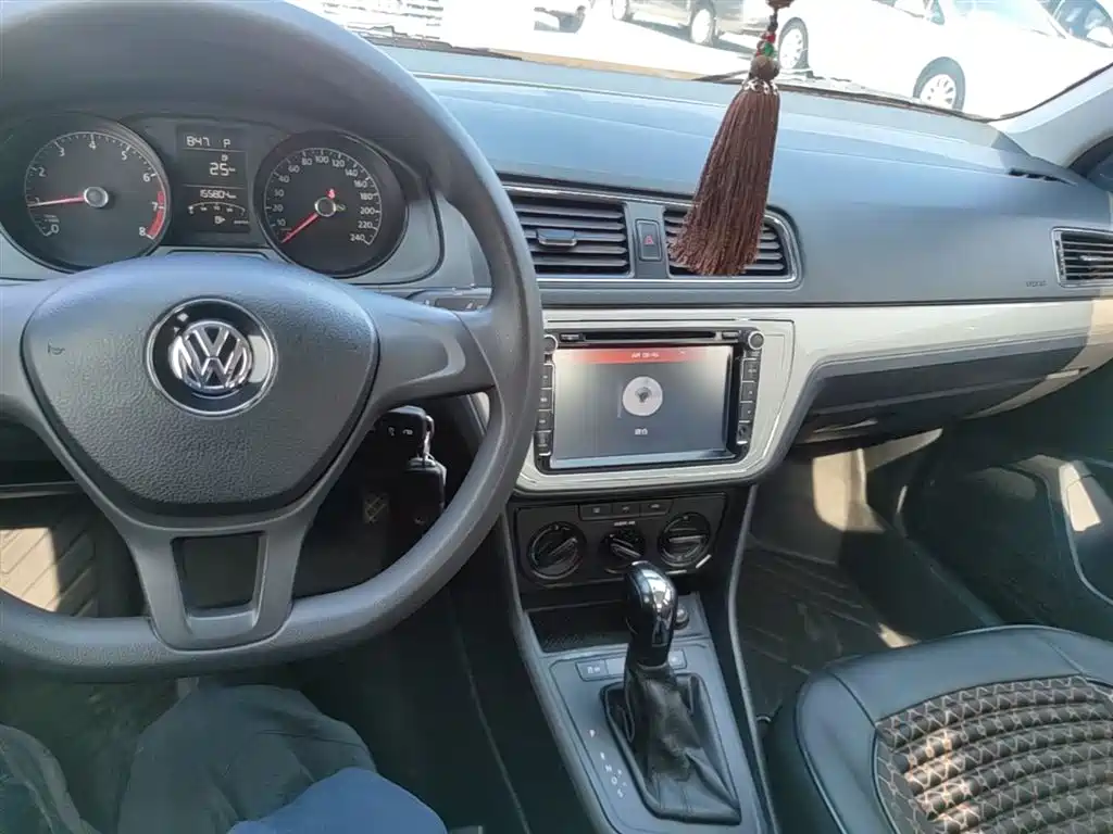 Volkswagen Lavida 2015 1.6L Automatic Trend Edition фото 13