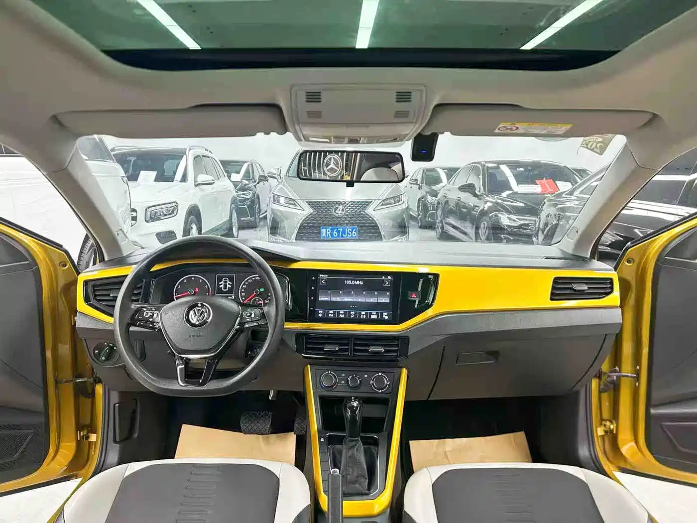 Volkswagen Polo 2019 Plus 1.5L Automatic Colorful Tech Edition фото 9