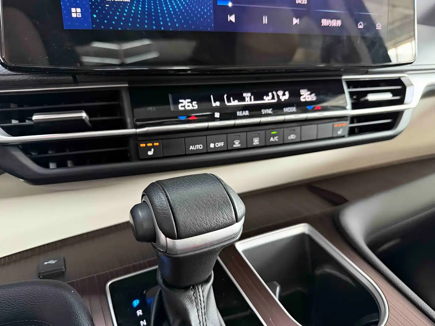 Toyota Granvia 2023 2.5L Hybrid Prestige PLUS Edition фото 11