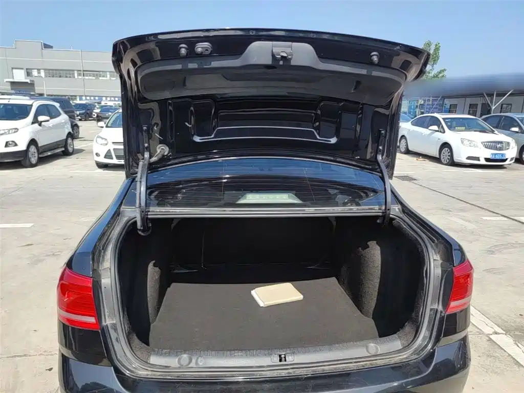 Volkswagen Lavida 2015 1.6L Automatic Trend Edition фото 19