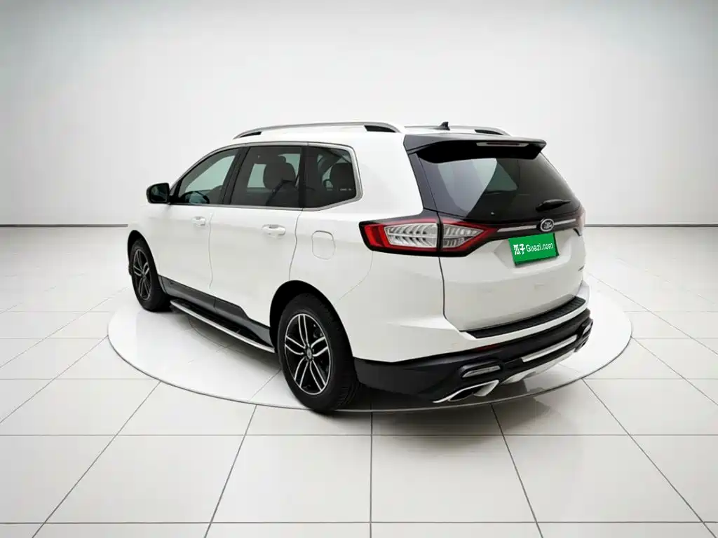 Фото 4 - Ford Edge