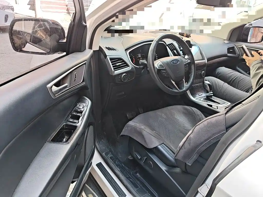 Фото 17 - Ford Edge