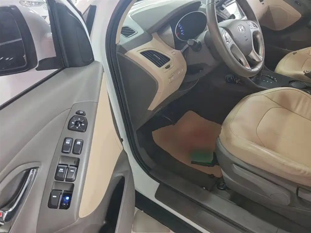 Hyundai Beijing Hyundai ix35 2015 2.0L Automatic 2WD Smart Type China IV фото 16