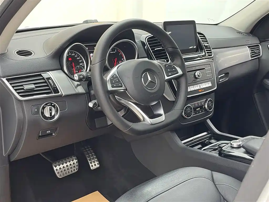 Mercedes-Benz GLE AMG 2017 AMG GLE 43 4MATIC фото 17