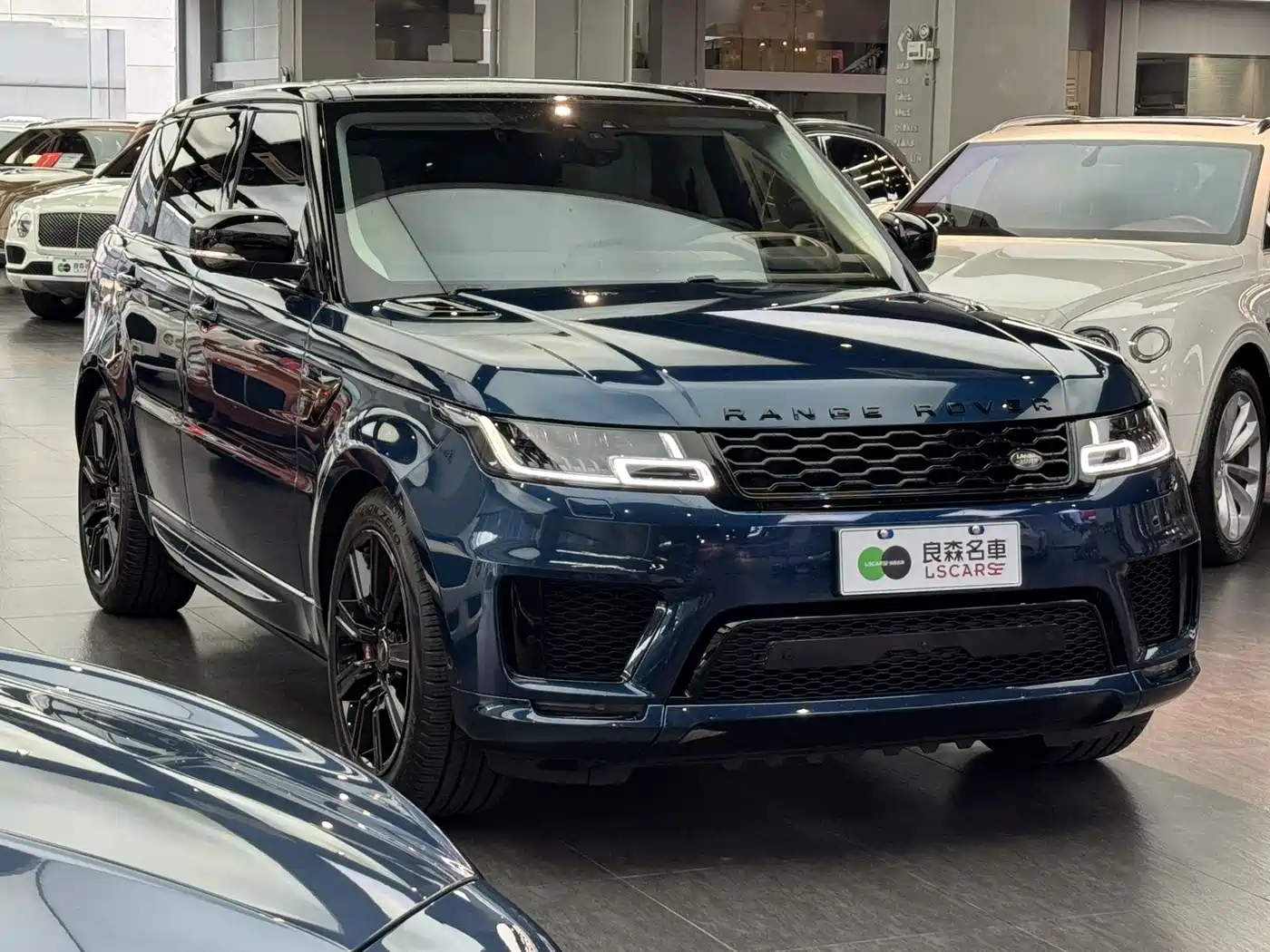 Land Rover Range Rover Sport 2022 3.0 L6 Indigo Flowing Light Edition фото 3