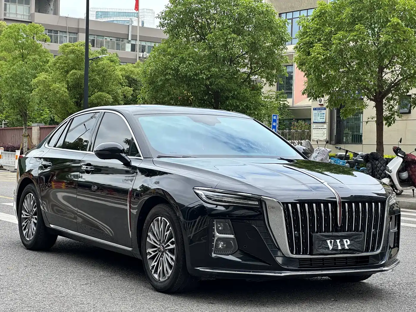 Hongqi H5 2024 1.5T DCT Smart Connect Flag Rhythm Edition фото 3